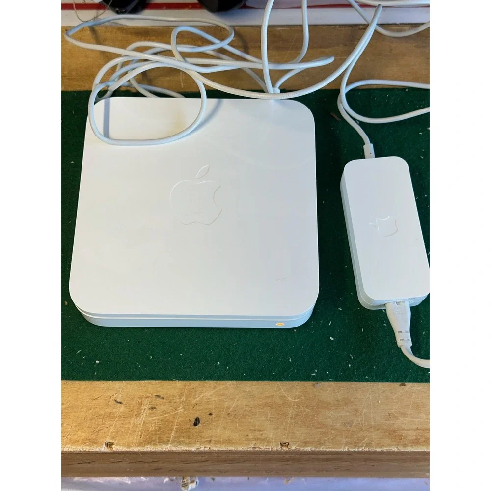 Apple AirPort Extreme‎ Base Station A1354 Dual-Band Wi-Fi Router White 4th Gen